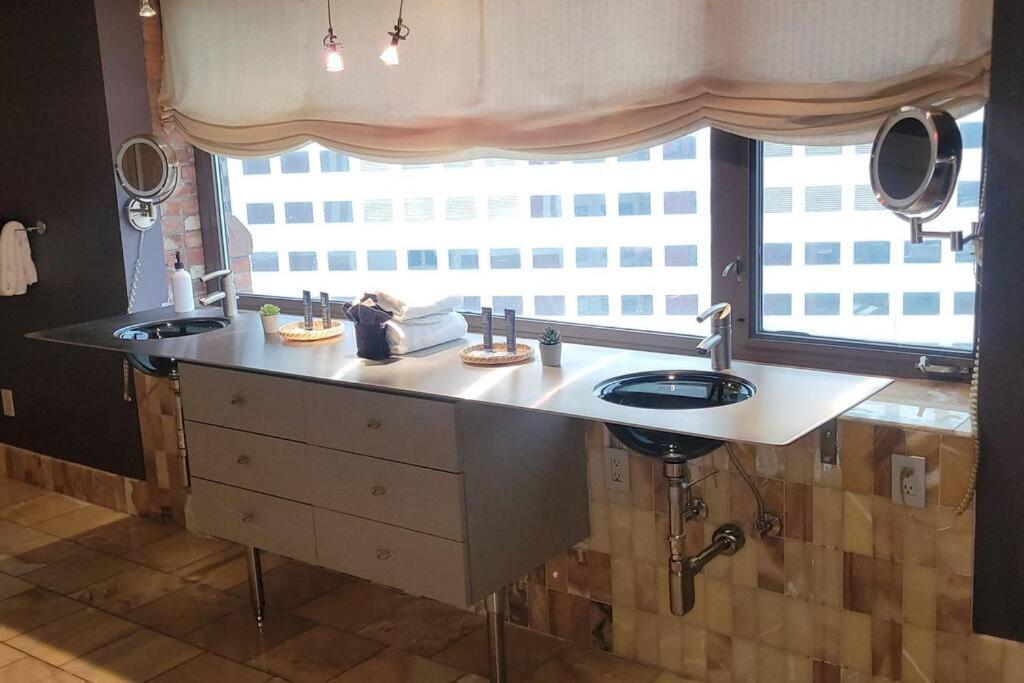 1600 Kcm Penthouse Apartment Кливланд Екстериор снимка