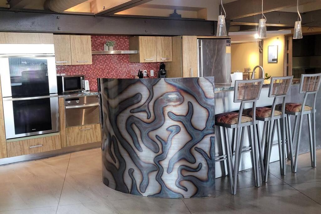 1600 Kcm Penthouse Apartment Кливланд Екстериор снимка