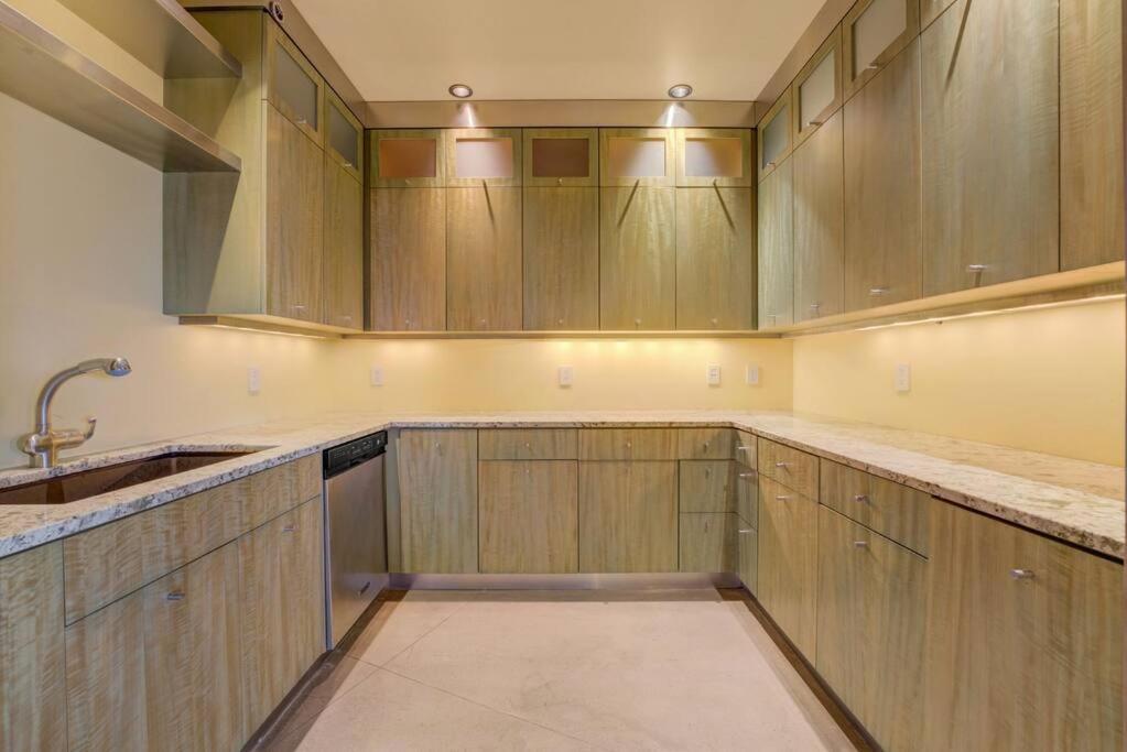 1600 Kcm Penthouse Apartment Кливланд Екстериор снимка