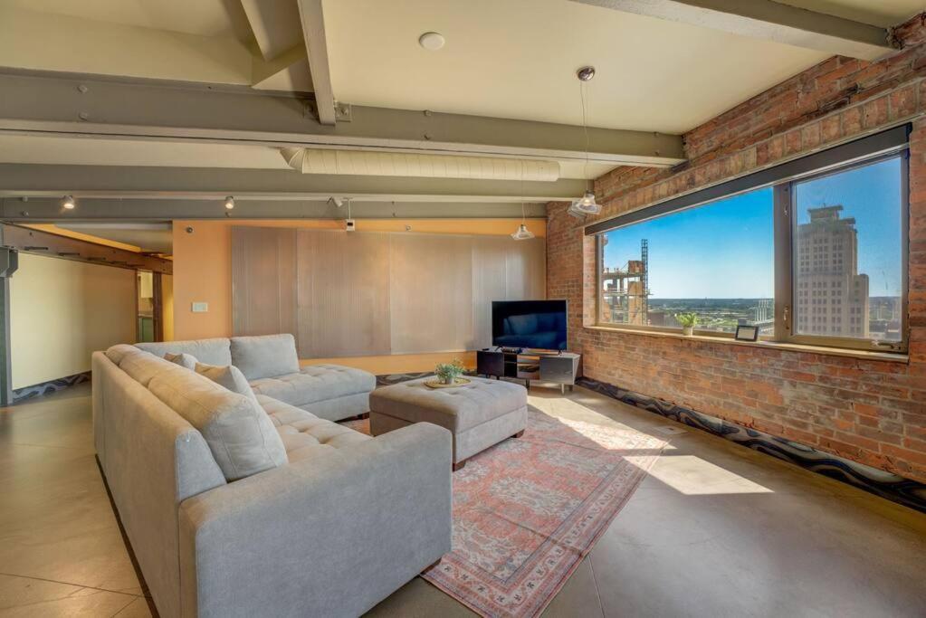 1600 Kcm Penthouse Apartment Кливланд Екстериор снимка